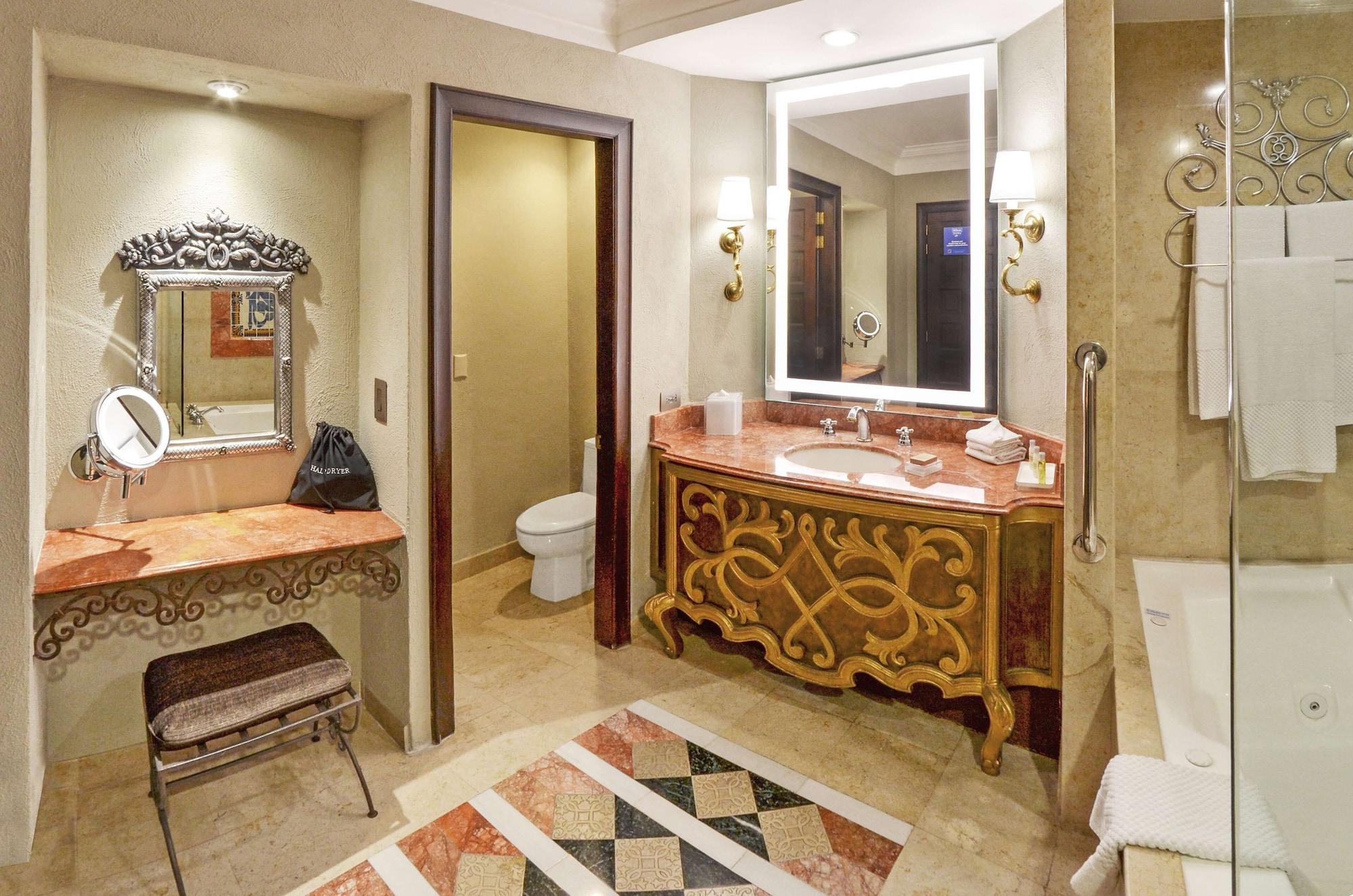 Hilton City, Hotel 4*